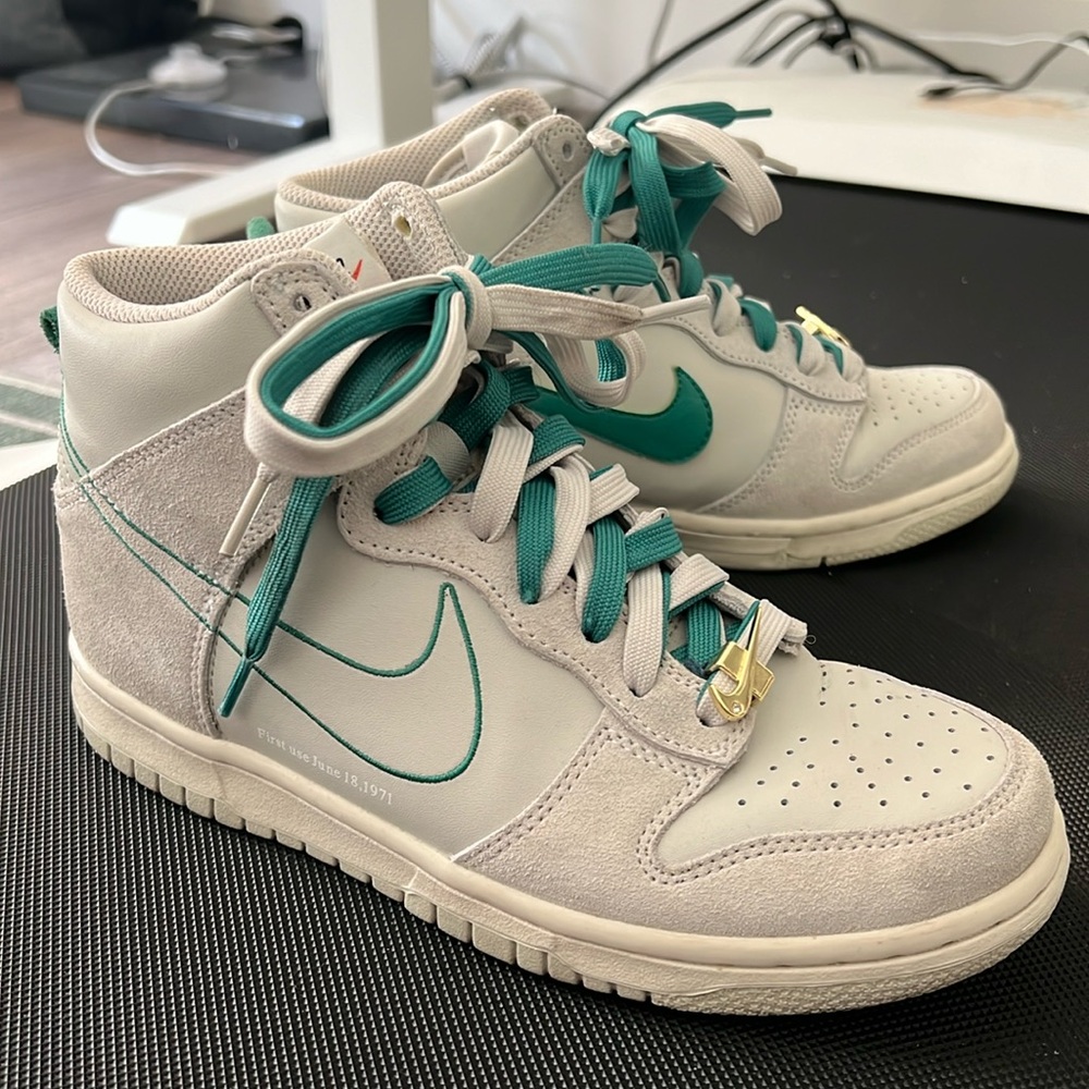 LIMITED EDITION: Nike Dunk High SE - boys 5.5, women’s 7